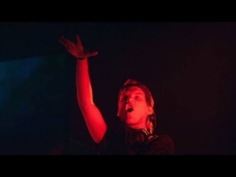 Avicii - Bong into Darkness Live At B96 Jingle Bash 2013