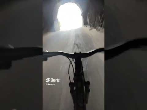 túnel de #sibaté #sibate #2024short #cundinamarca #bicicleta #rain #bogotacolombia #apoyatumunicipio