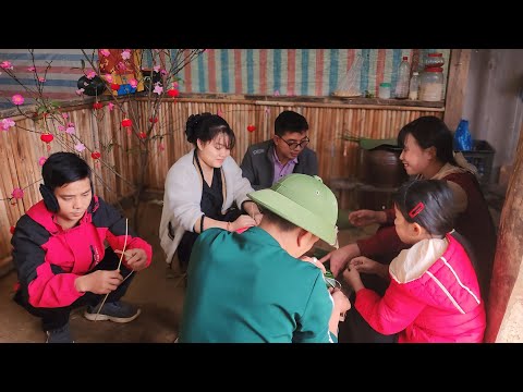 The orphan girl was visited by her aunt, uncle, and siblings to make Chung cakes on New Year's Eve.