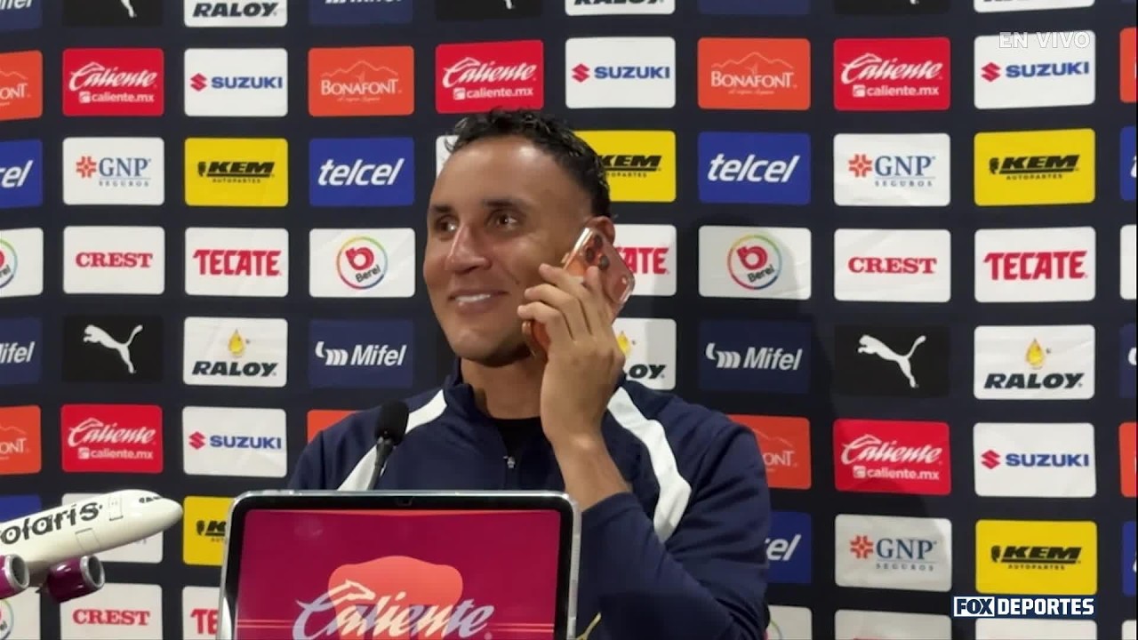 ¡TUVO QUE CONTESTAR! | Keylor Navas recibió una llamada en plena rueda de prensa | Mother Soccer