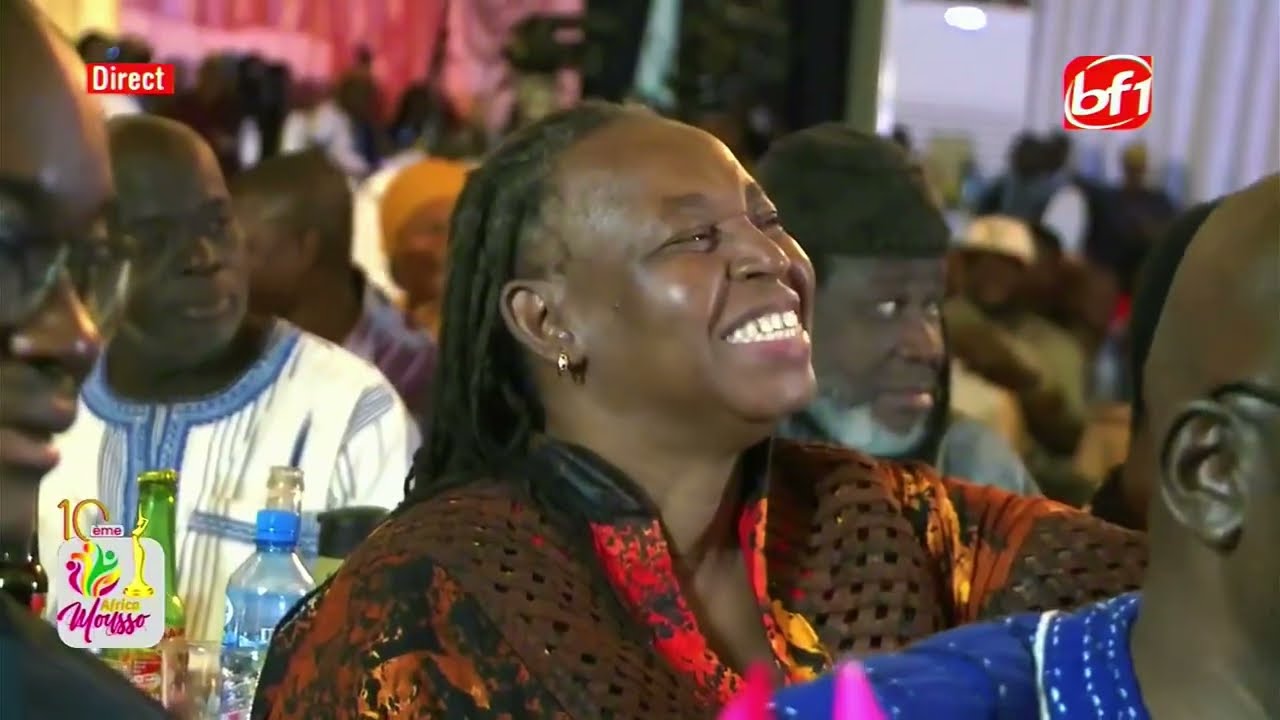 Africa Mousso: Moussa Petit Sergent apporte sa touche d’humour à la soirée de célébration des 10 ans