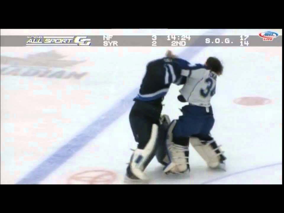 Vidéo: Le gardien qui joue contre le CH....s'est déjà battu contre Dustin Tokarski.....