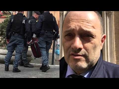 Allarme valigia a Roma  Arriva polizia e...