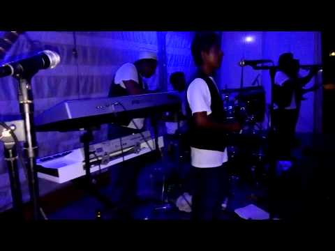 Xtremo Caliente - Ojitos Negros