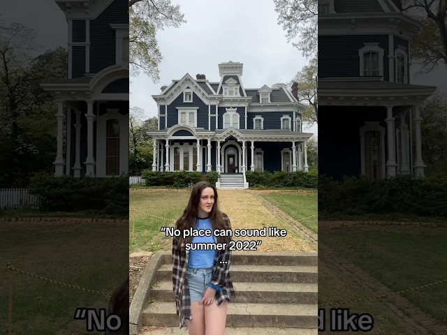 Vídeo relacionado con Stranger Things Hawkins Creel House Poster Camiseta