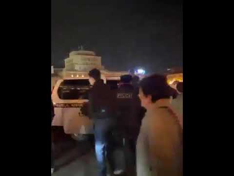 Կարմիր բերետավորները բերման են ենթարկում «Մարիոթ»-ի դիմաց անցկացվող ակցիայի մասնակիցներին