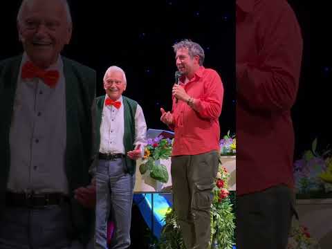 Alfredo, 88 anni, vedovo di 4 mogli. 💙Vi aspettiamo a teatro!