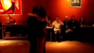 Gustavo Naveira y Giselle Anne bailan en Orillera