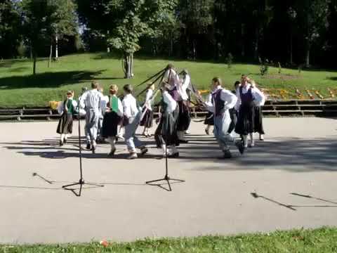 RĀMUĻU PAMATSKOLA DEJU KOLEKTĪVS MADARA VADITĀJA DZINTRA CEPLE