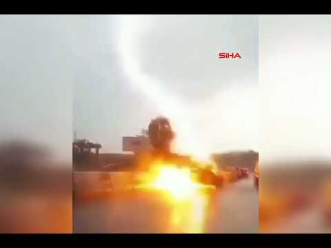 Görüntüler Rusya'dan. Yolda seyir halinde olan aracın kamerasına yıldırım görüntüleri yansıdı.