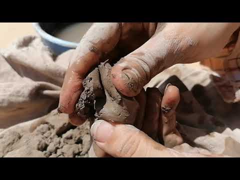 , title : 'تحويل تراب الى طين  how to make clay from Dirt #diy'