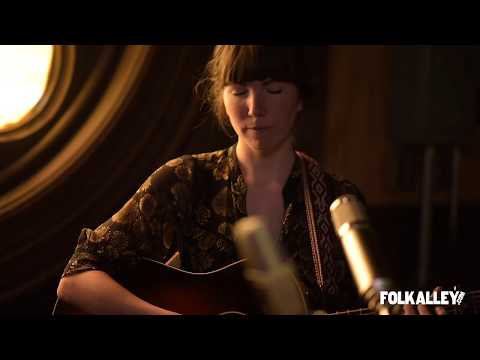 Folk Alley Sessions: Anna Tivel - "Figure It Out"