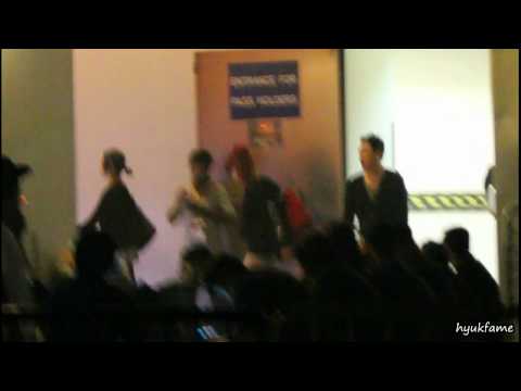 27/11/11 Young Deuk & 2NE1 @ Singapore Indoor Stadium