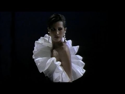 Oscar de la Renta Spring 1984 Runway Show