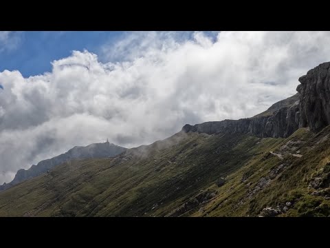 Hiking in the Carpathian Mountains - OMU Peak[4K]