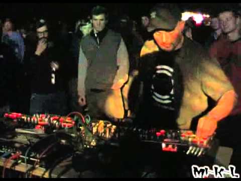 SUBURBASS Live on Frontall NSK Oktekk @ Tekwitch Project in Cz 01 05 2005