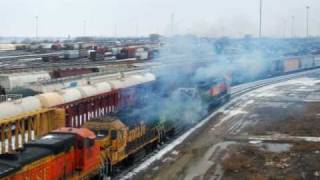 preview picture of video 'Railfanning Galesburg, IL. (02/27/2011) Must see consists!!!'