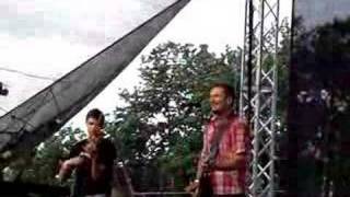 Videoklip Divokej Bill - Lásko (live) s textom piesne