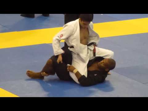 Vinicius Marinho vs Sandro Viera - IBJJF European Open 2013 - Black Adult - Light