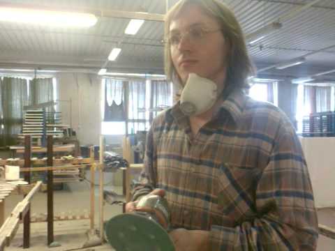 Pod našima okny -hrané  na  vibrační  excentrickou brusku