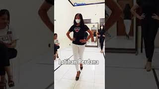 Download lagu Catwalk Untuk Model Pemula #shorts #catwalk #fashionshow mp3
