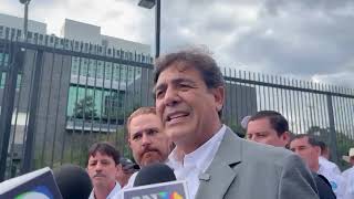 Golpe a la “NarcoPolitica” da el Carlos Pineda frente a Embajada de Estados Unidos