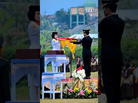 SISWA SMA NEGERI 1 KERTEK MENJADI PASKIBRAKA KEC.KERTEK