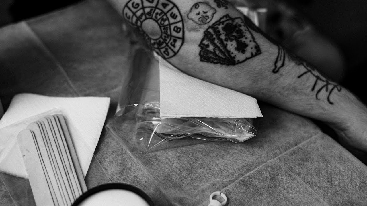 Hand poke tattoo process/ Minimalist tattoo