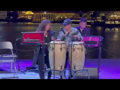 Linda Elizabeth and Max Surin( concert at the Esplanade) 19/12/21 Sakit Sakit Sakit