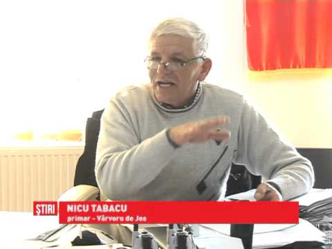 Apa distruge casele la Vârvoru de Jos