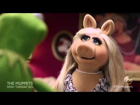 Kermit Asks Miss Piggy To Buy His Girlfriend A Gift Sneak - The Muppets