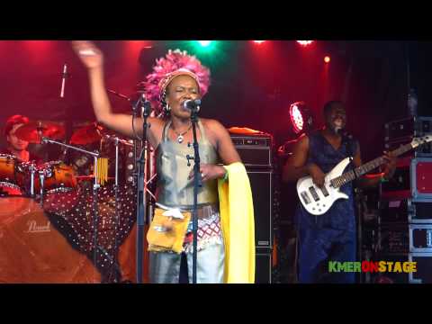 SALLY NYOLO -Tam Tam (Live 2015)