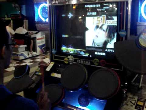 2nd BATTLE_1st Round Cul-De-Sac vs. Phantom EL (Cul-De-Sac playing ---- (I dnt know this song))