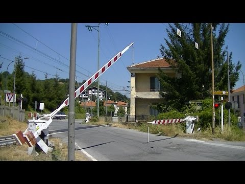 Spoorwegovergang Cairo Montenotte (I) // Railroad crossing // Passaggio a livello