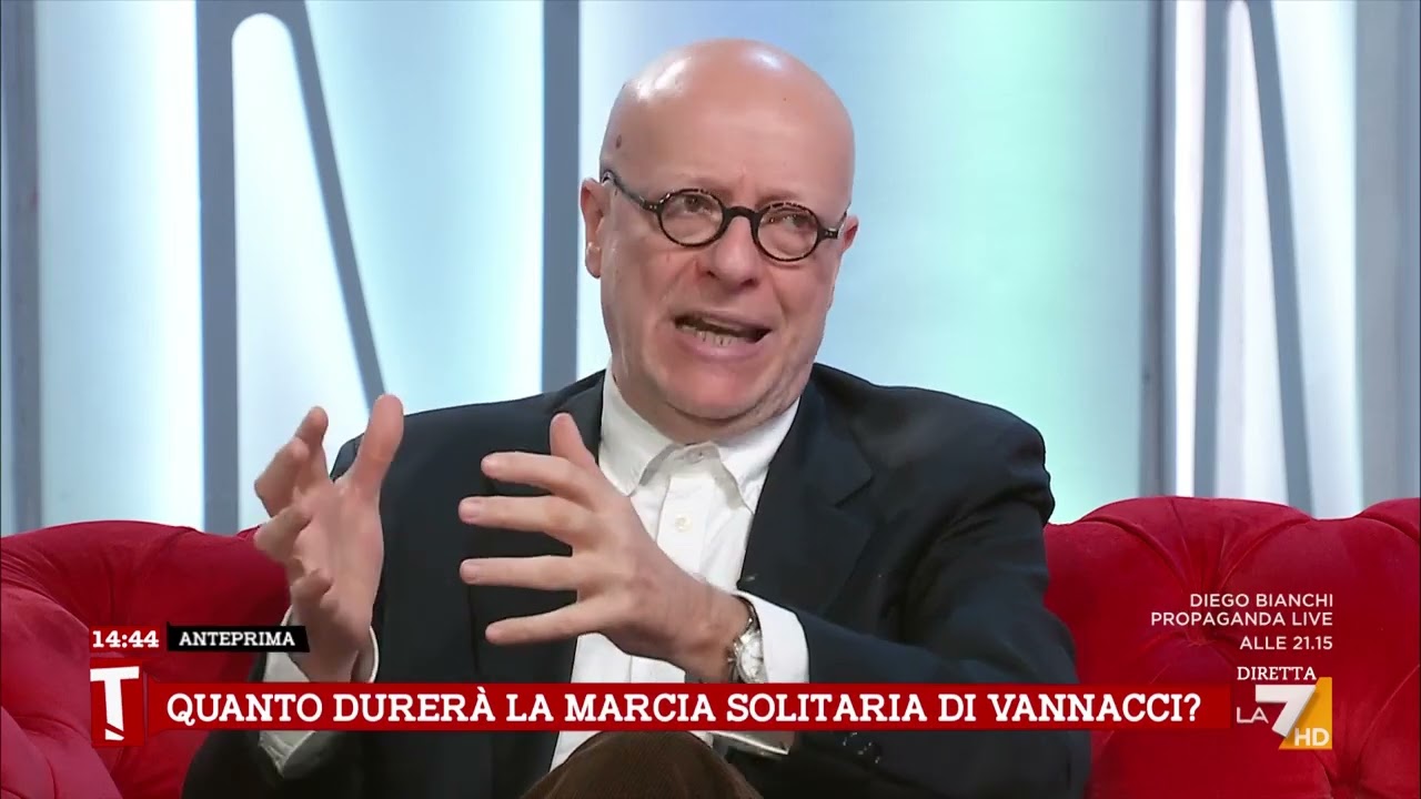 Roncone su Vannacci: "Ci sarà un disagio della famiglia Berlusconi"