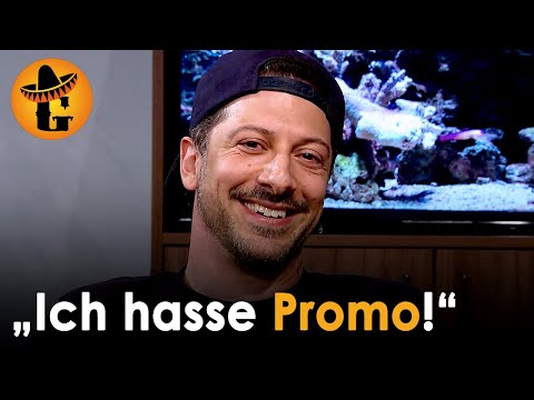 Fahri Yardim über "jerks." und seine neue Vampir-Komödie "Der Upir" | Willkommen Österreich