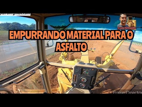 EMPURRANDO MATERIAL PARA O ASFALTO / Motoniveladora caterpillar 120k grader niveleuse patrola