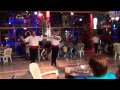 Посмотрите, как танцуют греки в баре «Golden Beach». Корфу. Мессонги. 