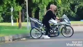 Download lagu Story wa cewek naik ninja rr keren - Biasane mung nyawang mp3