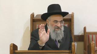 תפילת עמידה של ערבית אחרי עלות השחר (הרב יצחק ישראלי) - התמונה מוצגת ישירות מתוך אתר האינטרנט יוטיוב. זכויות היוצרים בתמונה שייכות ליוצרה. קישור קרדיט למקור התוכן נמצא בתוך דף הסרטון