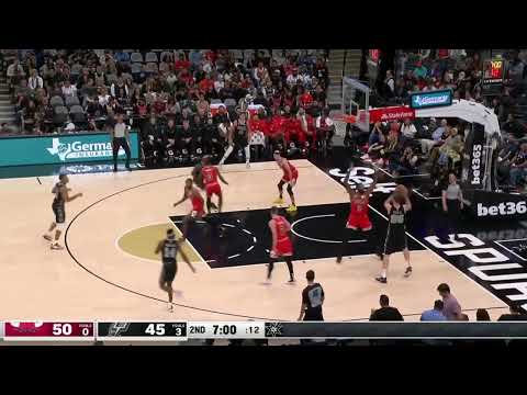 Jakob Poeltl faked up his opponent
