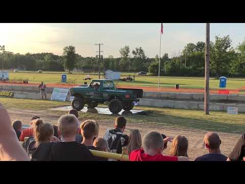 Big Block Ford mud truck burnout super swampers boggers NO F’s GIVEN Lifted Truck