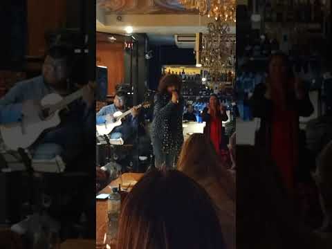 Por tangos con Juani Mora