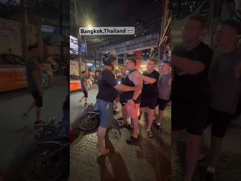 Crazy Farangs Fighting In Soi4 - Bangkok, Thailand 🇹🇭 #pattaya #bangkok #thailand #muaythai #phuket