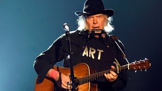 NEIL YOUNG HELPED DEFINE THE CALIFORNIA SOUND WORKING IN FOLK ROCK, HARD ROCK, AND GRUNGE. #oldman