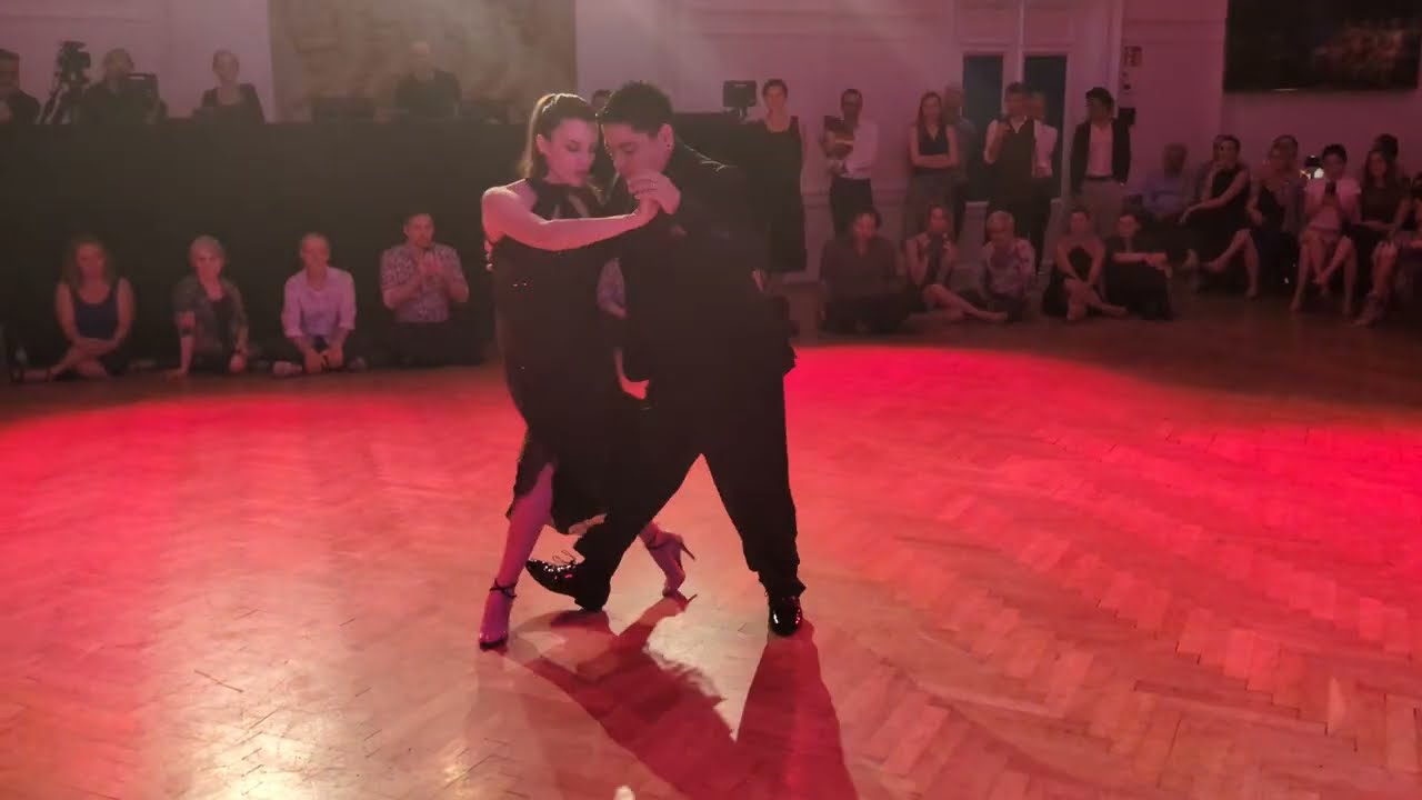 Video thumbnail for Carlitos y Agustina bailan Pugliese | Vienna 2025 2/6
