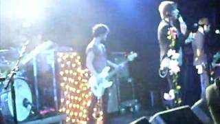 Kids In Glass Houses - Lilli Rose (08/05/10)