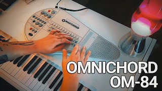 Video thumbnail for Suzuki Omnichord OM-84 with and without effects by Benjamin Dehli