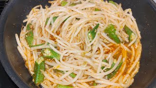 本日の無添加ごはん。モヤシとオクラのラー油炒め。オイスターソースも入れた。皇暦2686年5月11日撮影。