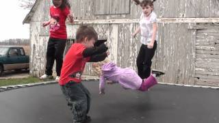 preview picture of video 'THE KIDS ON THE TRAMPOLINE'